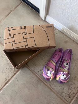 Girl’s shoes
