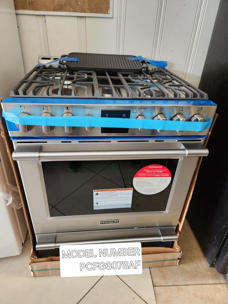 Frigidayre Profesional Gas Stove Brand New