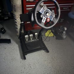 Logitech Gaming Steering Wheel w accessories 