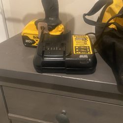 Dewalt 20v Drill With 5ah Battery And Charger