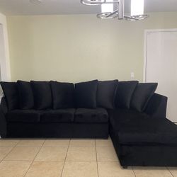 ¡¡Black Sectional With Soft Upgraded Fabric, NEW and Comes With Ottoman!! 