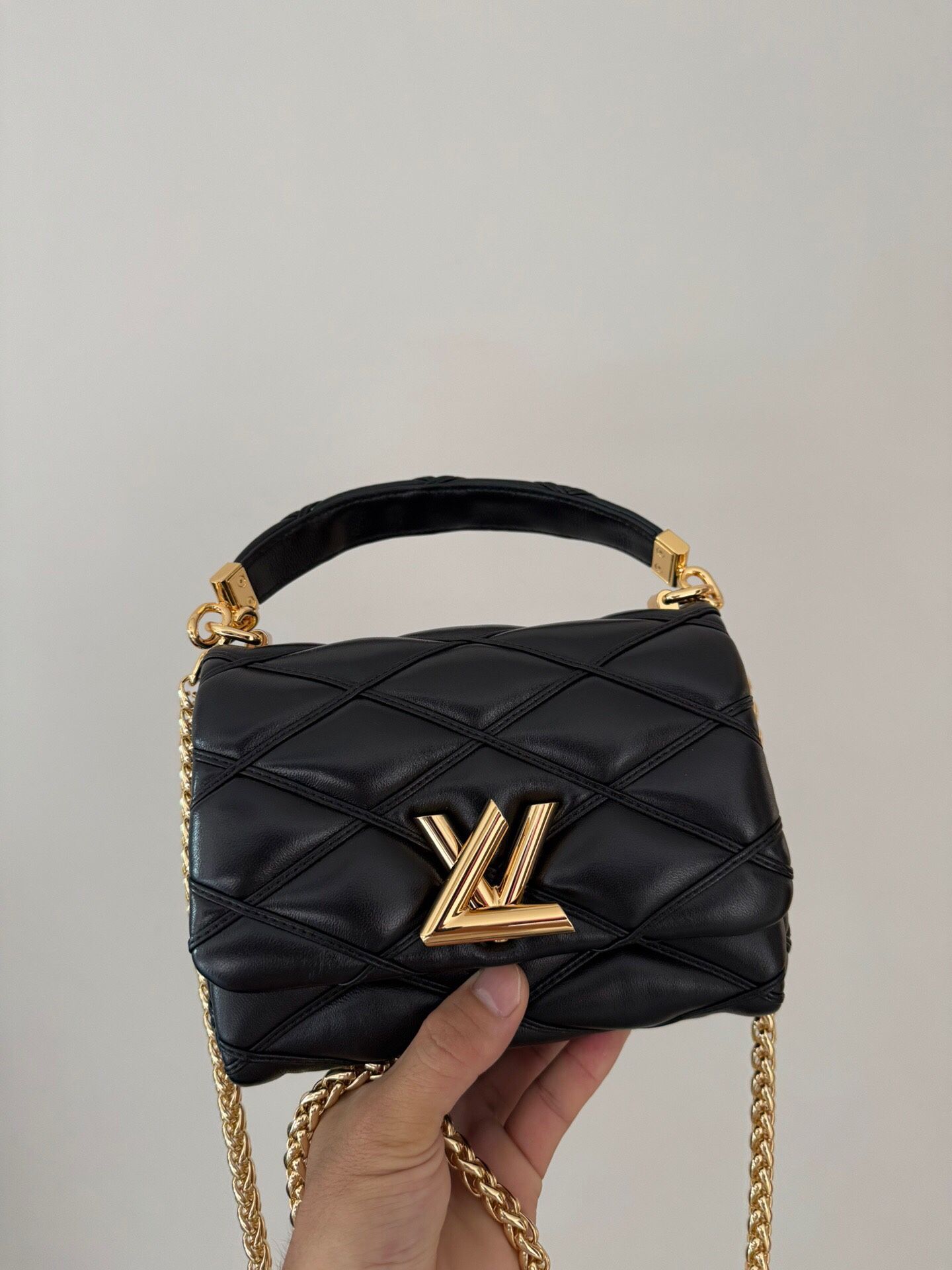 New shoulder bag Black