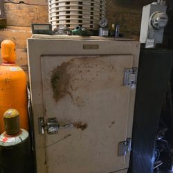 1920s - 1930s GE Fridge