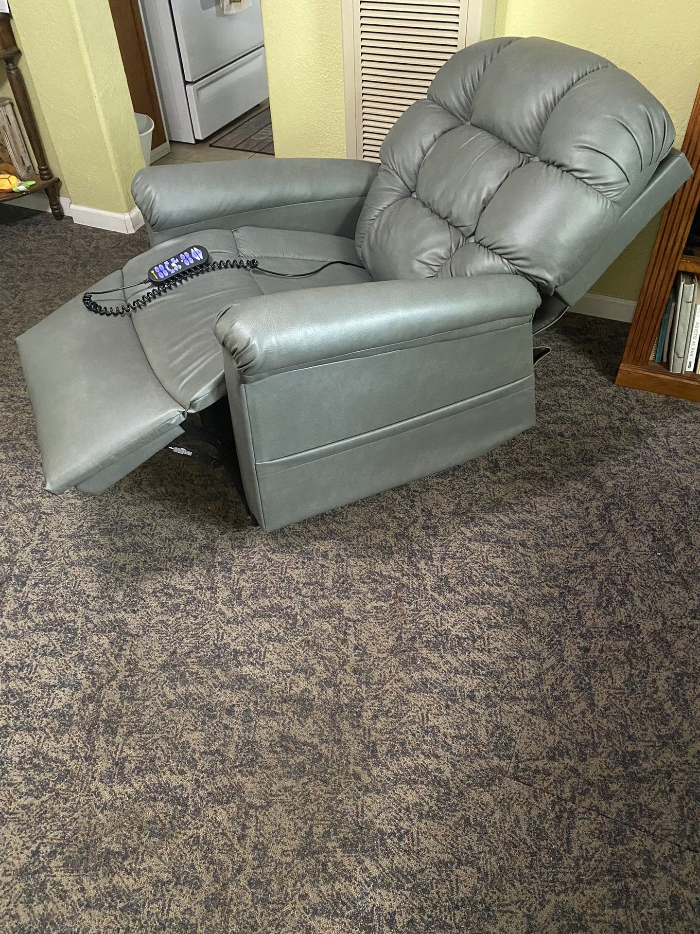 Lift Recliner for Sale in Bakersfield, CA OfferUp