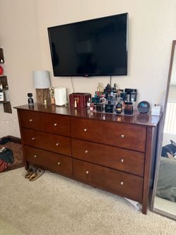 6-Drawer Wood Dresser in brown Finish