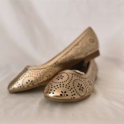 Womens Flat Shoes Size 7 Gold