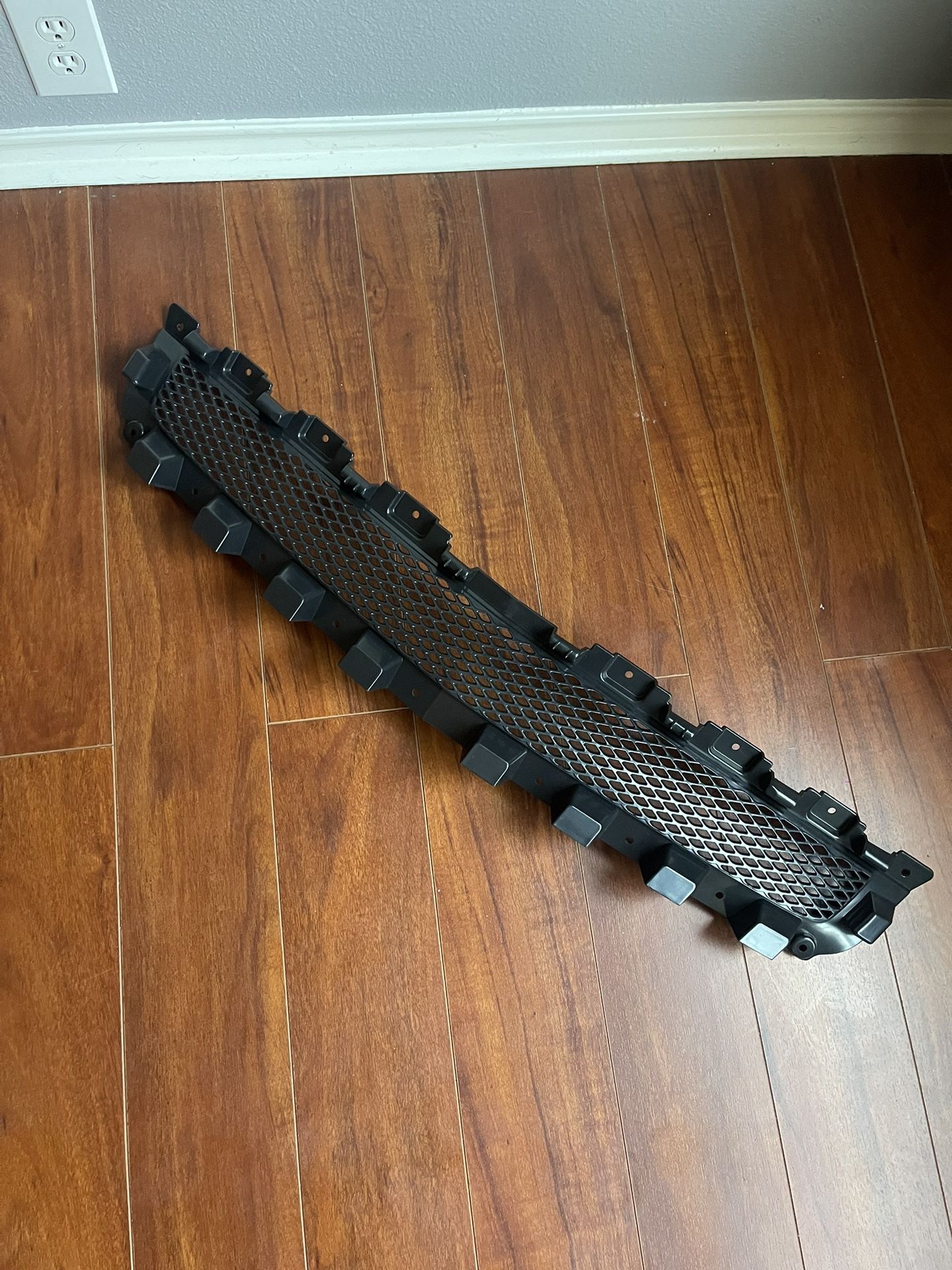 New 2009 Chevy Malibu Grill