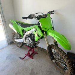 2022 Kawasaki 250 only 15 hours on it