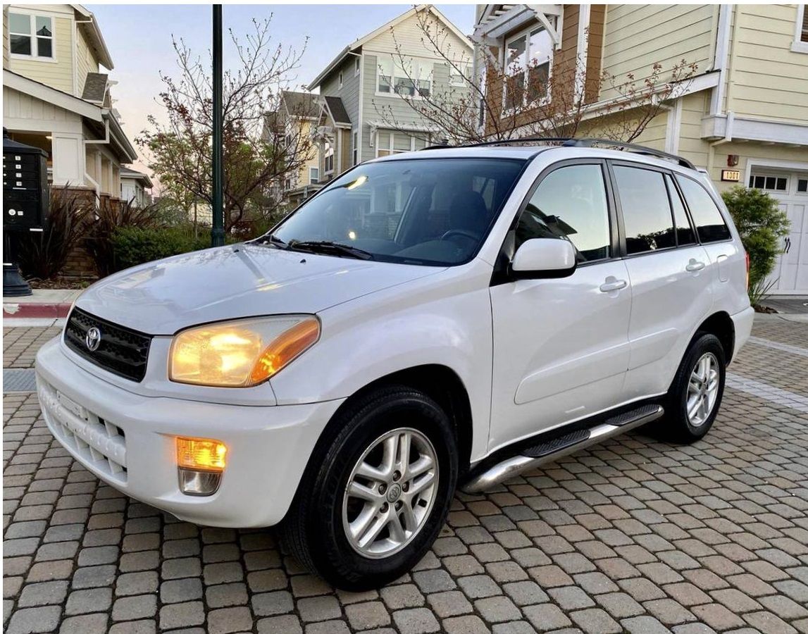 On sale 2002 Toyota RAV4 4WDWheels Clear Title