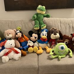 Stuffed animals / teddy bear  Mickey Mouse, Goofy Gus, Daffy Duck 