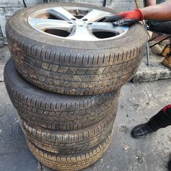 235/55R19 TIRES AND RIMS 19INCH FOR MERCEDES ML 350 GOOD CONDITION USED 