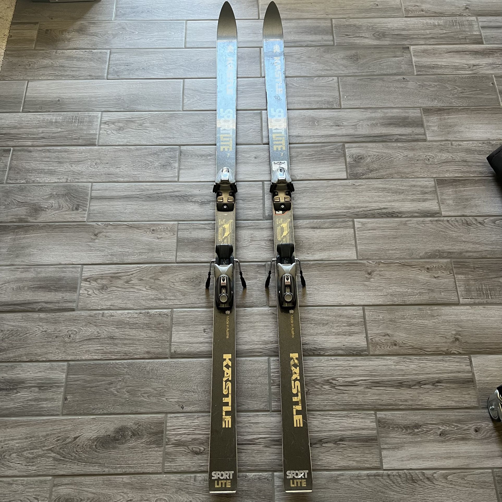 185cm Kastle Sport Lite Pro Skies w/ Marker M 900 Bindings