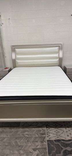 New queen bed with 10’ hybrid mattress