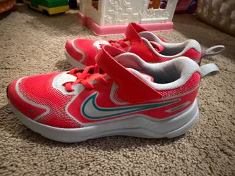 Boys Nike Shoes Size 2.5Y