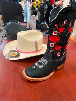 Botas vaqueras de piel para mujer con sombrero