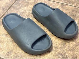 Yeezy slides size 6