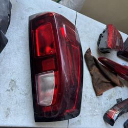 Gmc Sierra 1500 Right Tail Light Halogen Oem