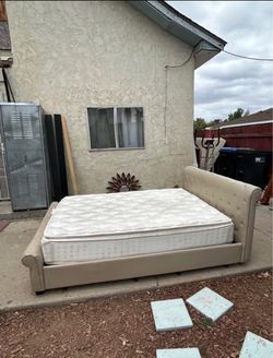 Queen bed / cama queen
