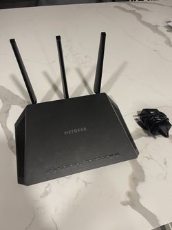 Netgear Nighthawk AC1750 Smart WIFI Router - Model R6700 Gaming/Streaming