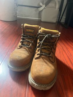 Construction DeWalt steel toe boots