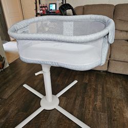 Halo Swivel Bassinet 