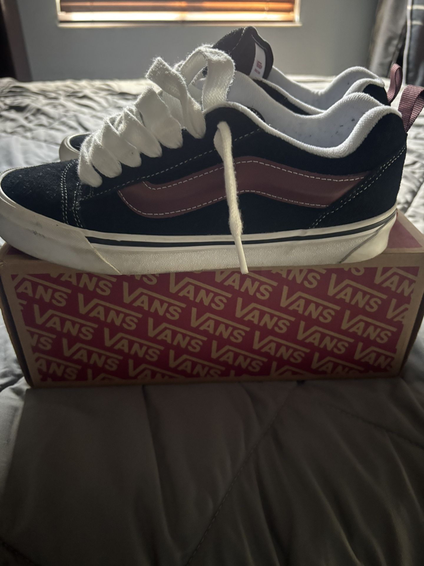 Vans Knu Skool Black port 