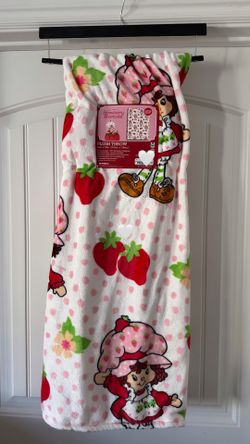 New Strawberry Shortcake Throw Blanket 