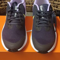 Nike Star Runner Gs Size 7y Or Women Size 8