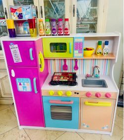 KidKraft Deluxe Big & Bright Wooden Play Kitchen