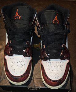 Jordan 1 mid SE