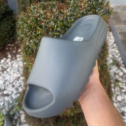 Yeezy Slide Slate Grey Size 10