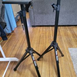 2/Hola Music Speaker Stands