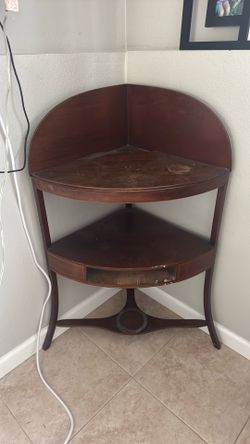Cute Corner Table 