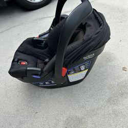 Britax Infant car seat/carrier