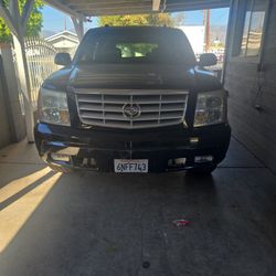 Escalade 2004  220 Mil Miles 