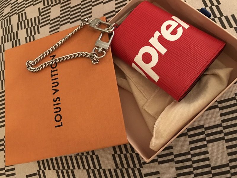 Supreme x Louis Vuitton RED Chain wallet.