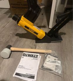 DeWalt DWFP12569 2-N-1 pneumatic flooring nailer
