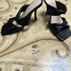 Nine West Black Twist-Front Heels – Size 8