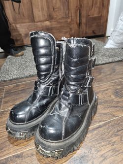 Woman's Boots