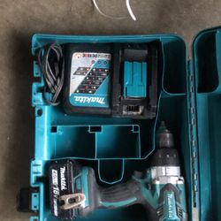 Makita 18 V Hammer Drill Kit