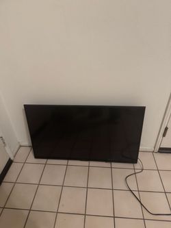 43” Insignia Smart LED Flat Screen TV with Wall Mount
