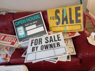 Real Estate Yard Signs Lot