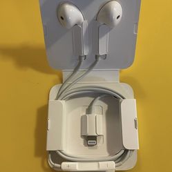 Brand New Apple iPhone Earphones Lightning Connector