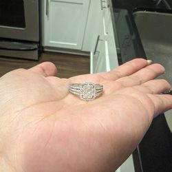 Gorgeous Engagement Ring 