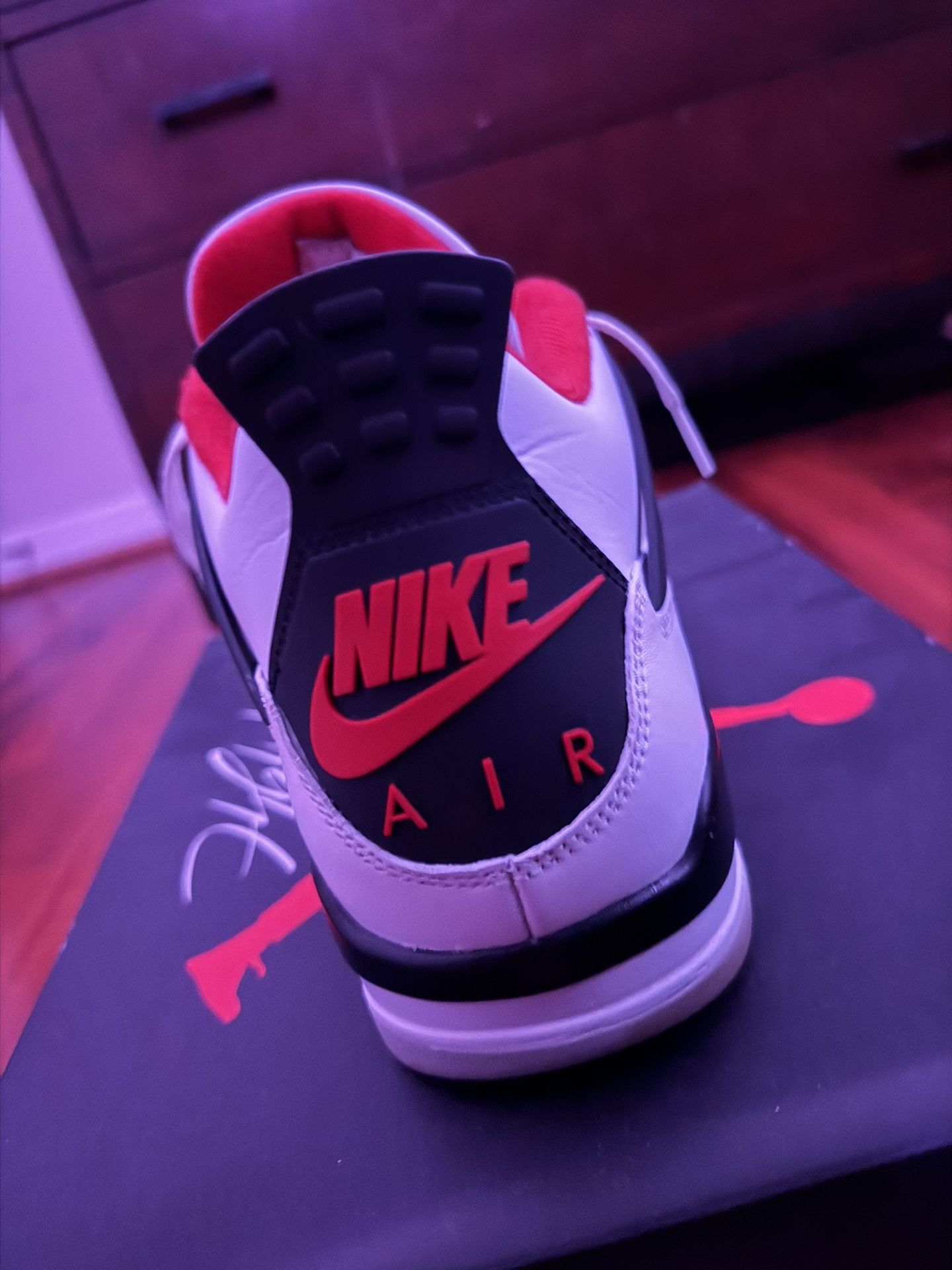 Jordan 4 Fire Reds