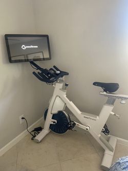 2023 MYX Spin Bike MYX II Like New with Tablet and Accessories - Boca Raton, FL