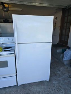 Refrigerator oversized top freezer Whirlpool, 33in Wide, clean, smooth finish, delivery available, free warranty.
