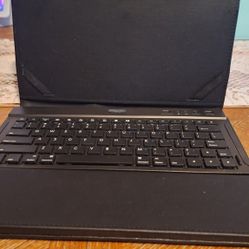 Ipad Case Good Condition With a Keyboard. Pickup And Cash Only 