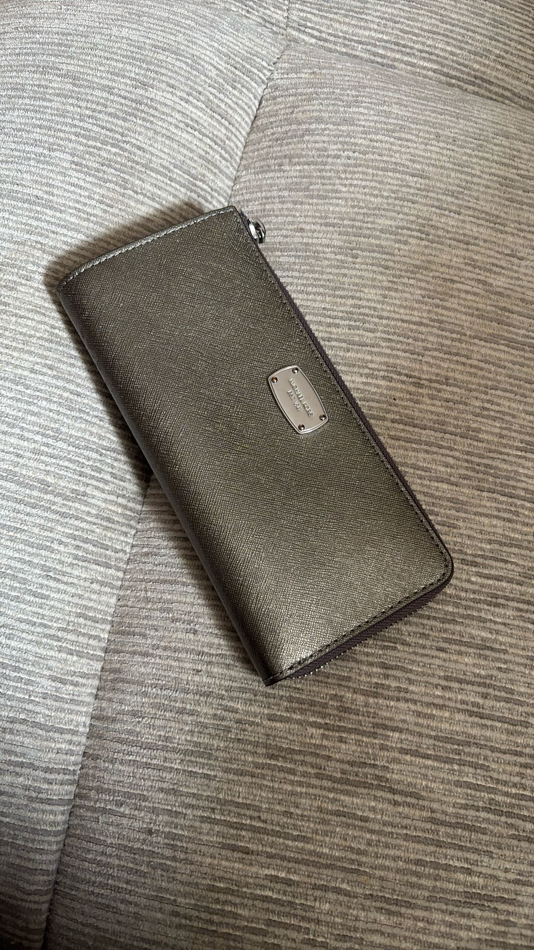 MICHAEL KORS WALLET LIKE NEW!