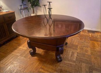 Round cherry Wood Dining Table with Carved Legs